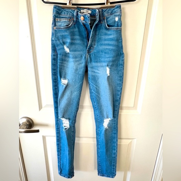 Forever 21 Women’s Skinny Distressed Jeans Size 24 - Picture 1 of 3